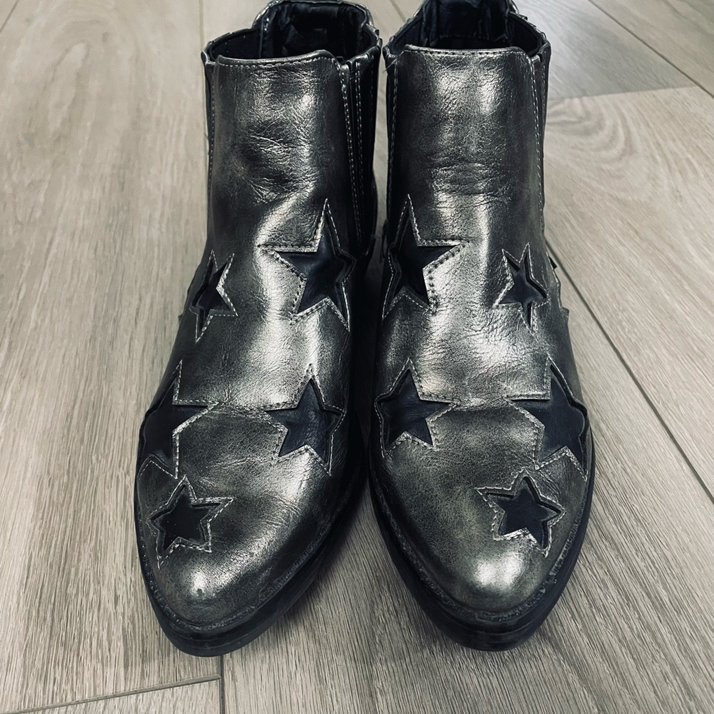 Seven7 Silver Boots Pointy Toe Leather Stars  Size 7 - Picture 3 of 10